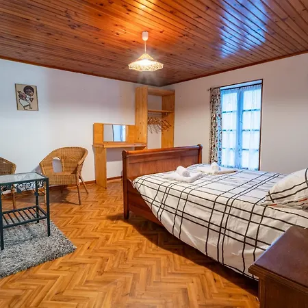 On The Rocks - Alpes Mancelles *